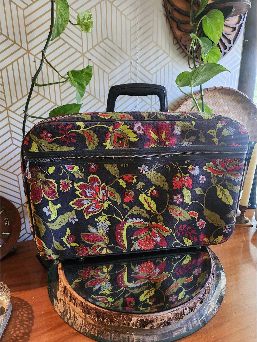 Vintage 1970's Bantam Travelware Floral 18” Retro Suitcase